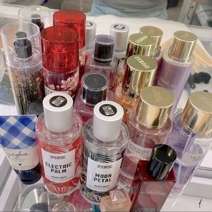 Mix set of bath and body Works and Victoria’s Secret body sprays ! ✨
